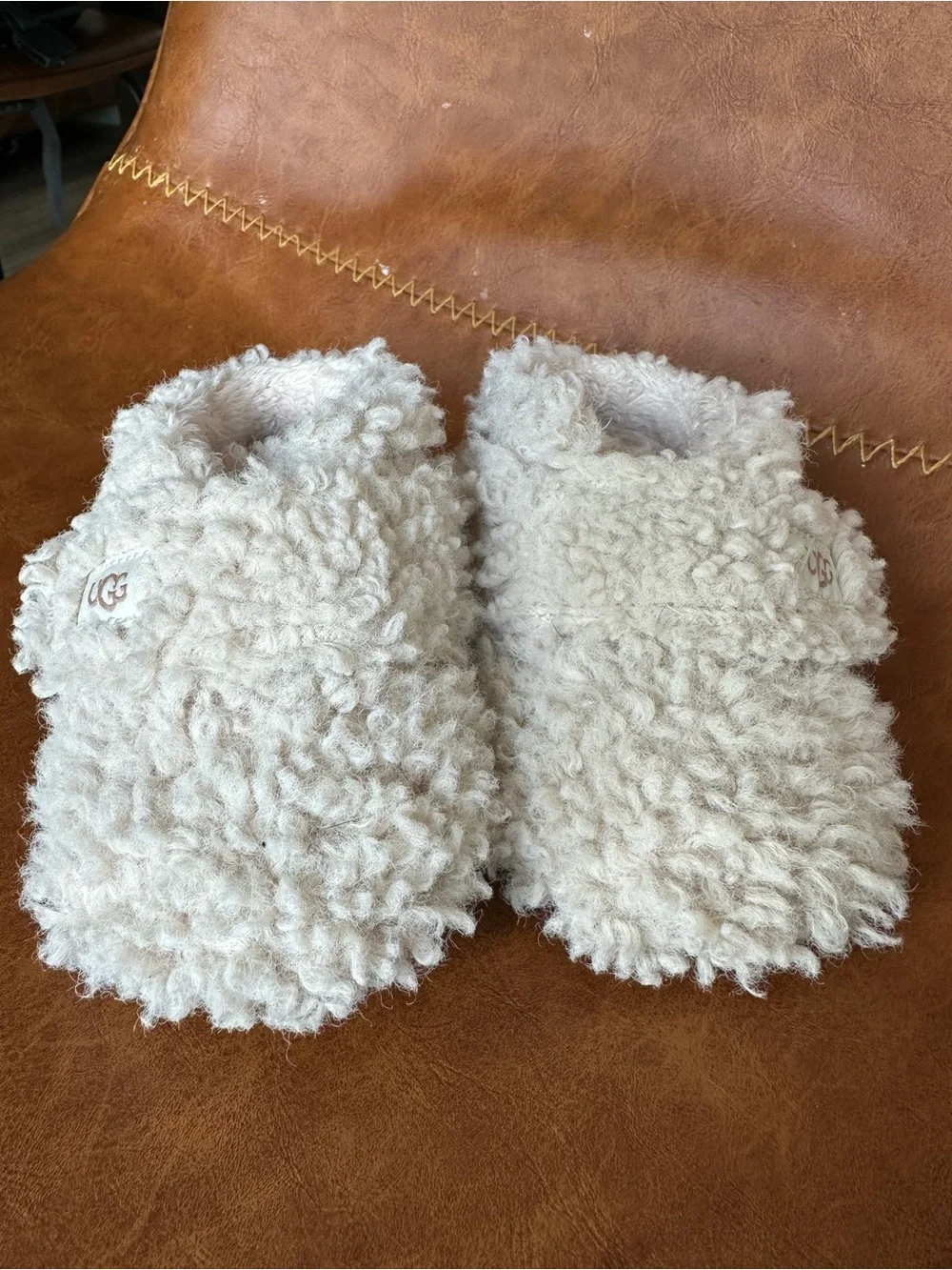 UGG Baby Bixbee Bootie Cream size 2 3 Ugg 02/03 6-12 months booties Velcro